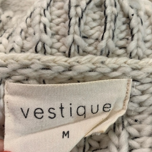 Vistique V-neck Frayed Sweater Size Medium - Picture 12 of 17